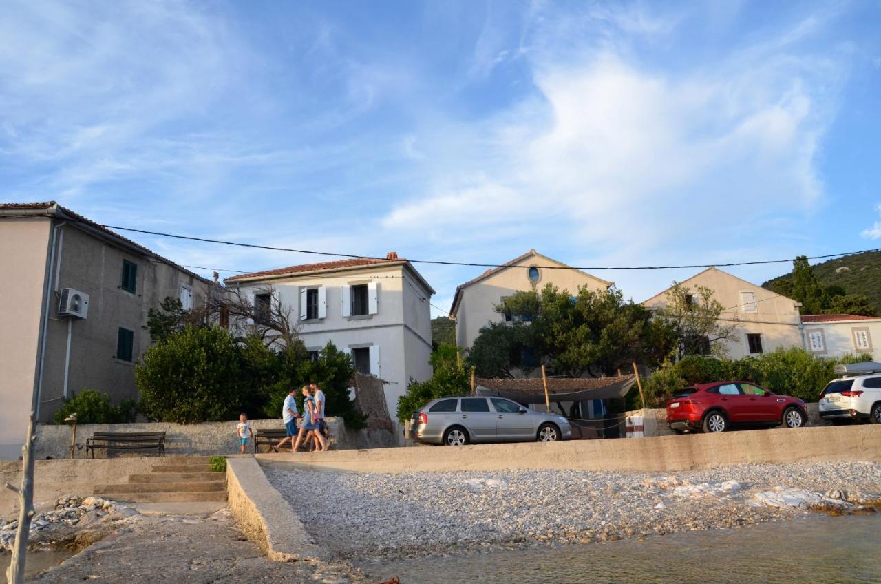 Apartments Martamare Martinscica  Exterior photo