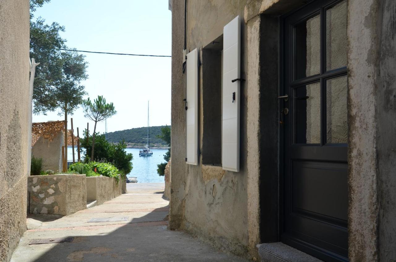 Apartments Martamare Martinscica  Exterior photo