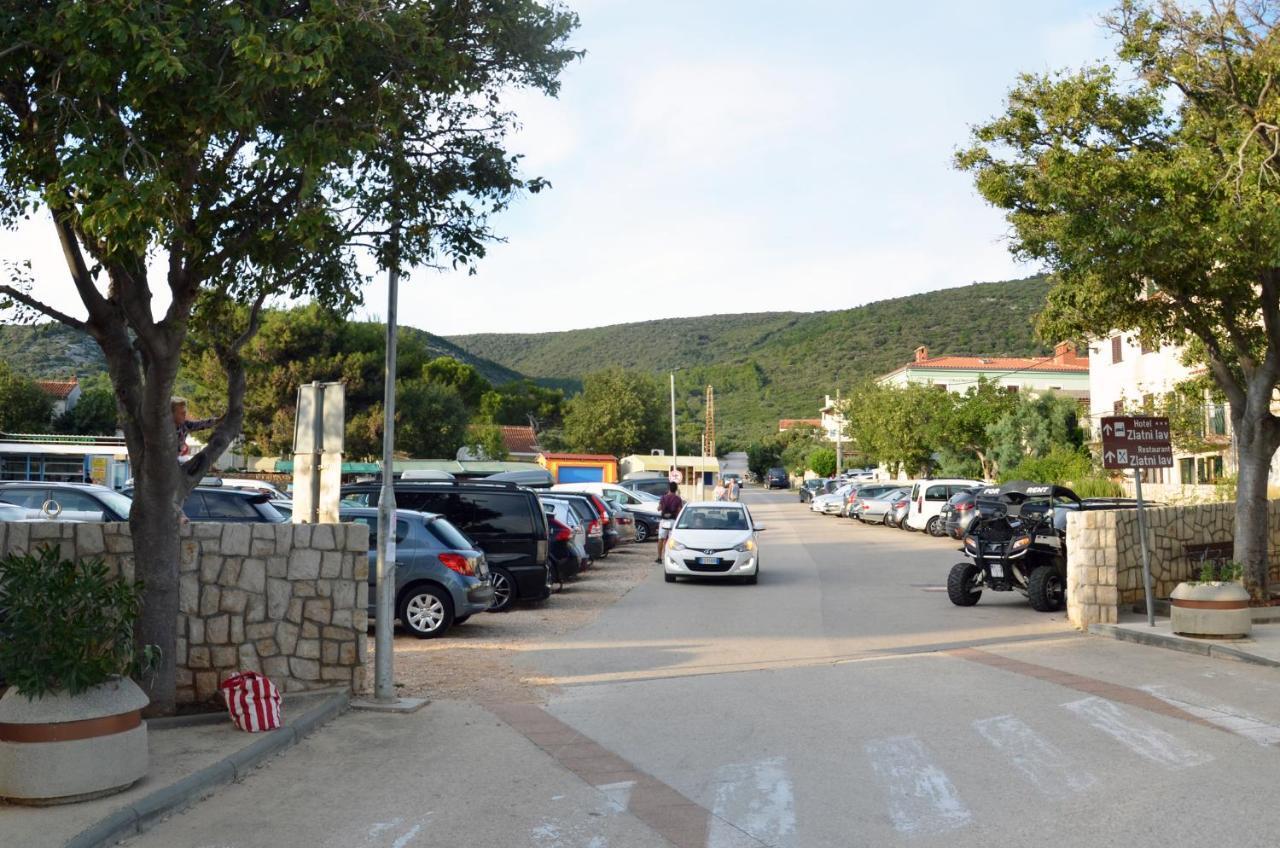 Apartments Martamare Martinscica  Exterior photo